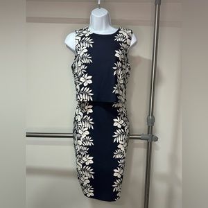 Body con Blue and white floral dress